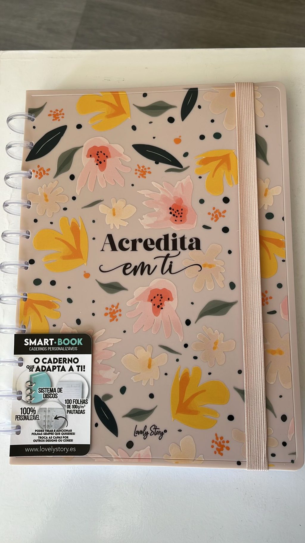 Caderno Espiral A4 Capa Dura “Sugar & Spice” com design de flores e frase inspiradora