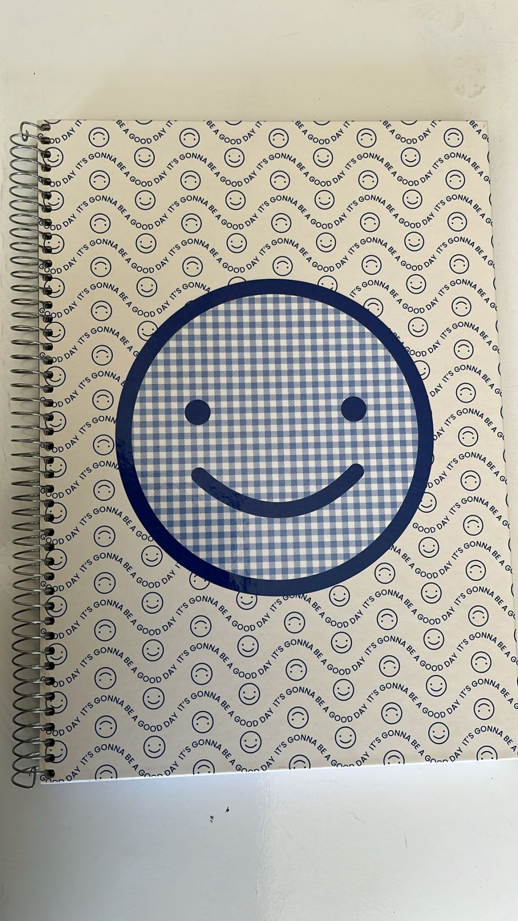 Caderno Espiral de Capa Dura com Smileys Azuis – "IT'S GONNA BE A GOOD DAY"
